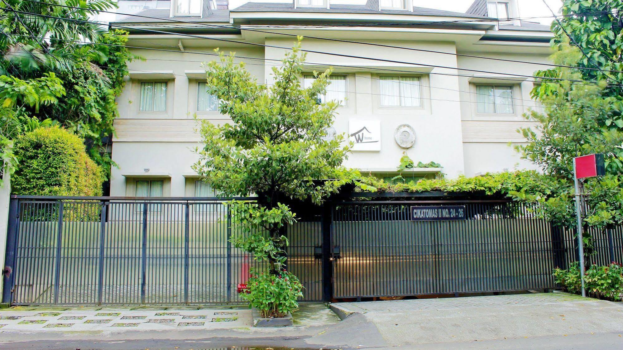 W Home Cikatomas Jakarta Exterior foto