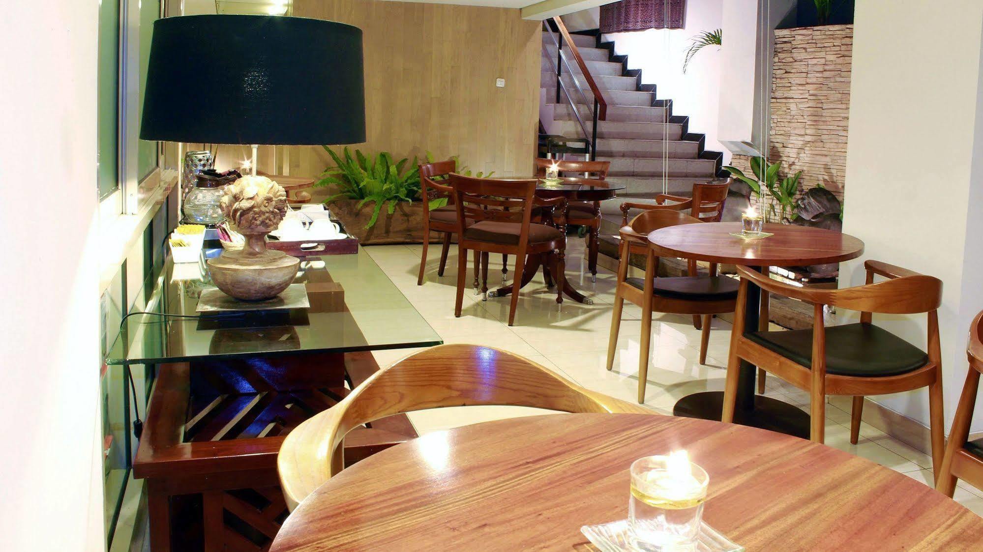 W Home Cikatomas Jakarta Exterior foto