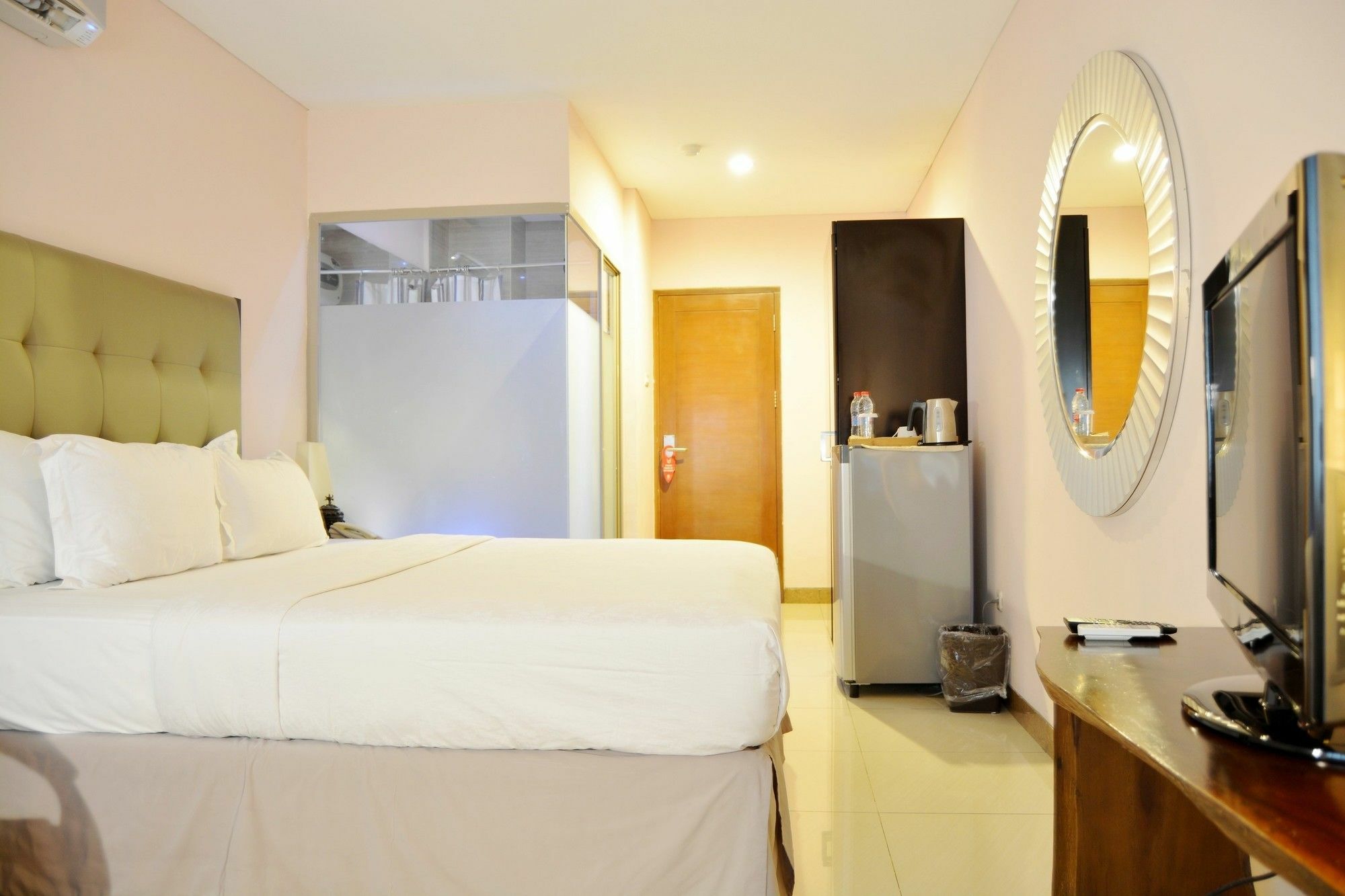 W Home Cikatomas Jakarta Exterior foto