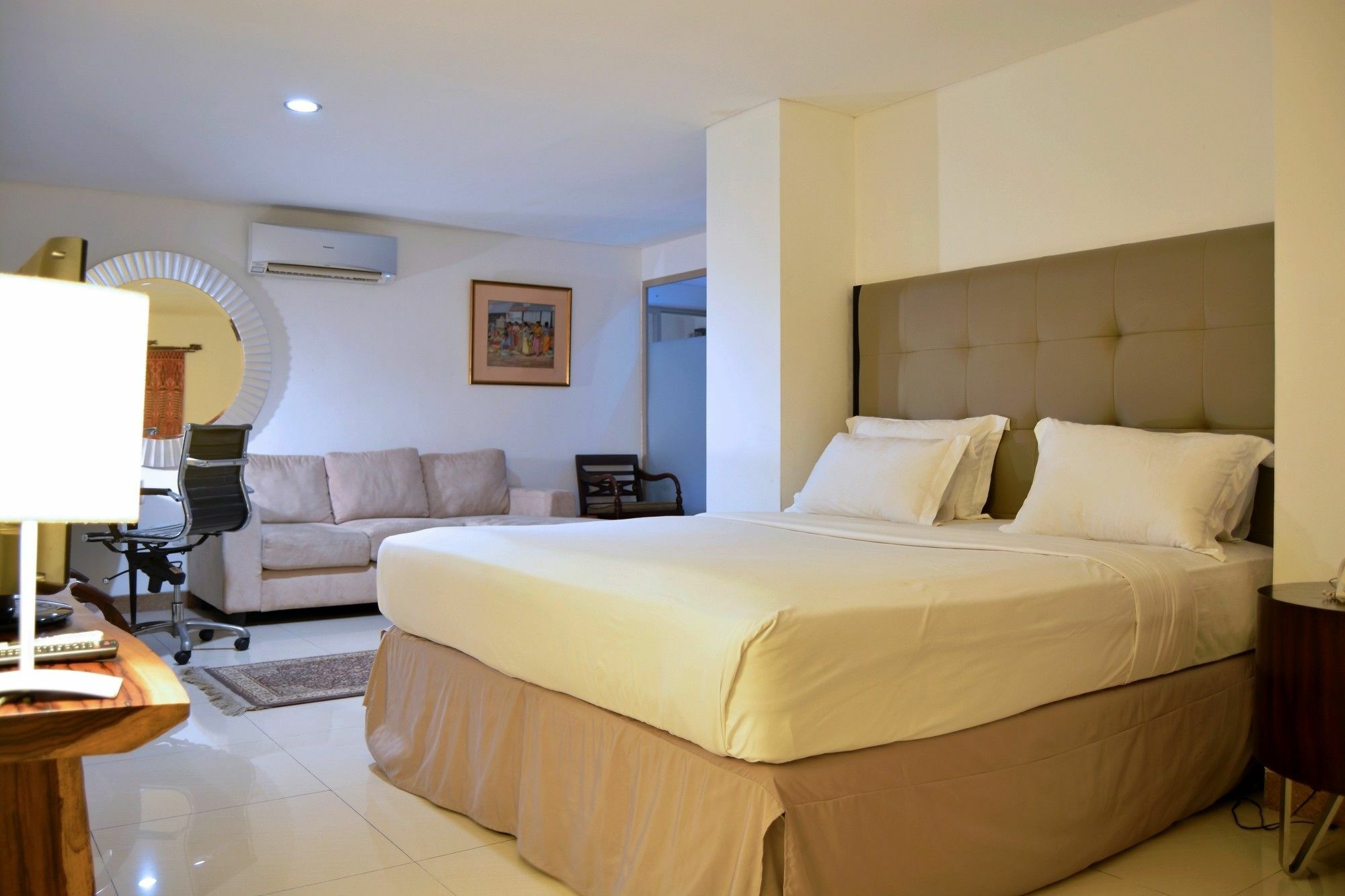 W Home Cikatomas Jakarta Exterior foto